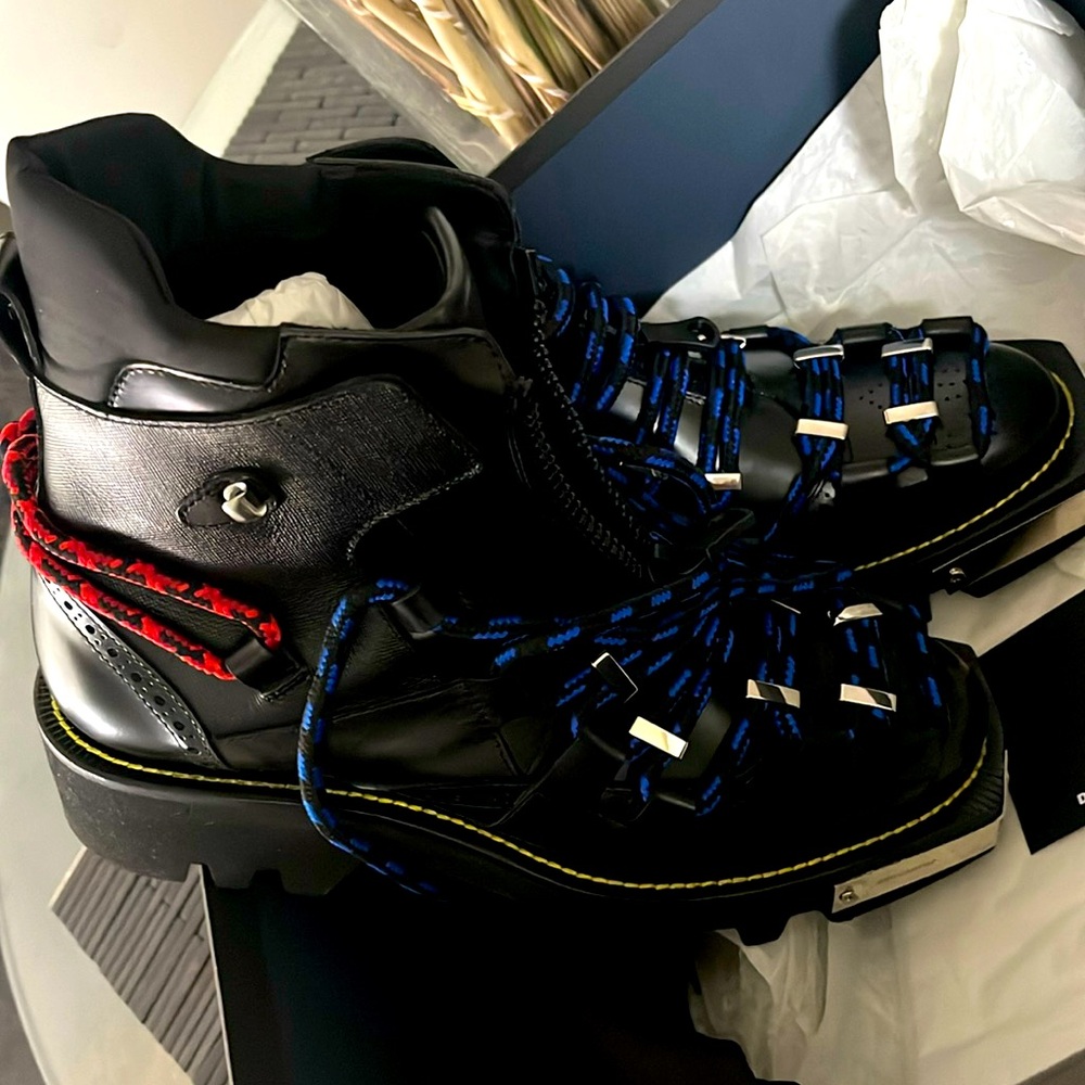 D square bungee cord boots